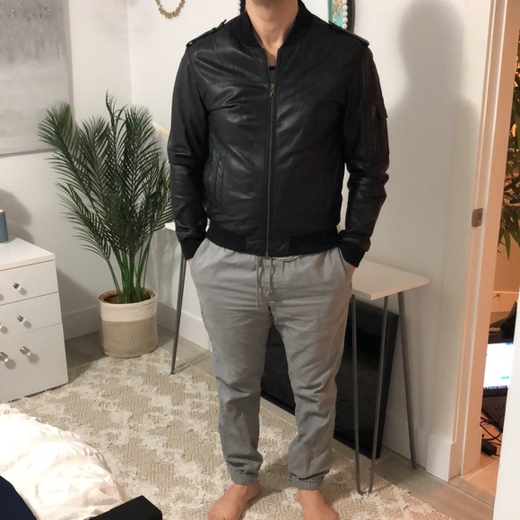 Men’s large (42-44 ) Danier genuine leather moto jacket. - Picture 7 of 7